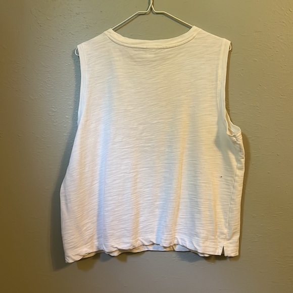 Old Navy Sleeveless Shirt - Picture 2 of 3